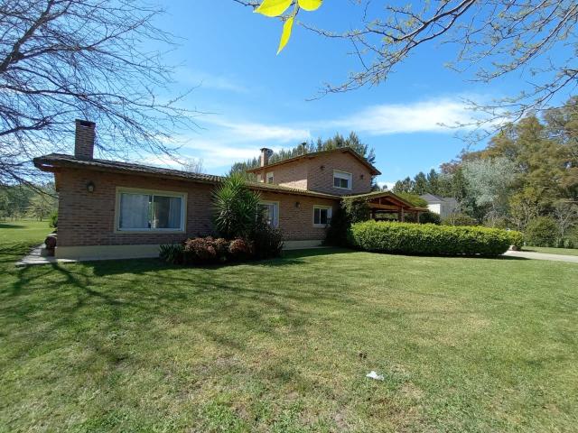 Venta de espectacular Casa 4 ambientes en Brandsen