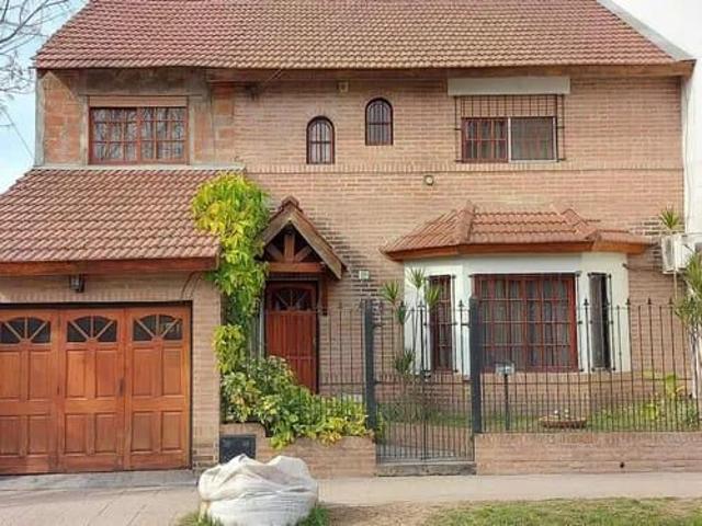 Venta de espectacular Casa 4 ambientes en Cañuelas Gobernador Udaondo