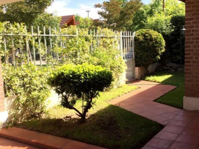 Venta de espectacular Casa 4 ambientes en Centenario