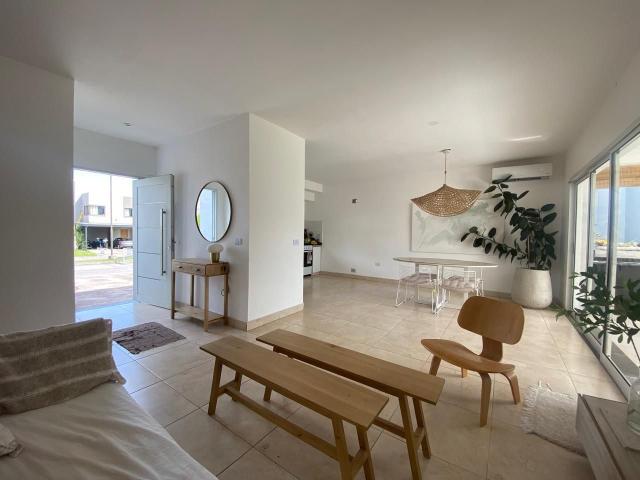 Venta de espectacular Casa 4 ambientes en Cevil Redondo