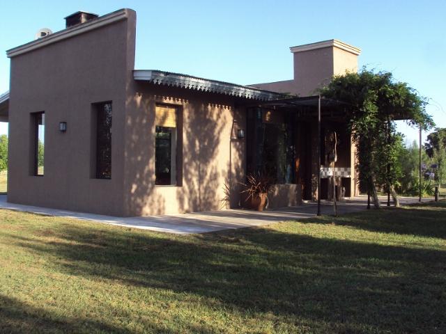 Venta de espectacular Casa 4 ambientes en Chascomús