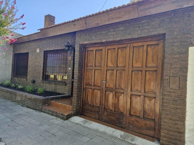 Venta de espectacular Casa 4 ambientes en Chascomús Chascomús