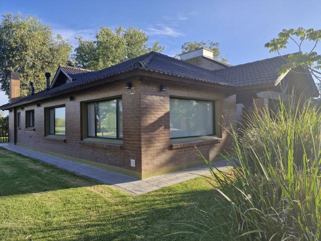 Venta de espectacular Casa 4 ambientes en Chascomús Chascomús