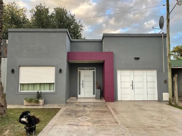 Venta de espectacular Casa 4 ambientes en Chascomús Chascomús