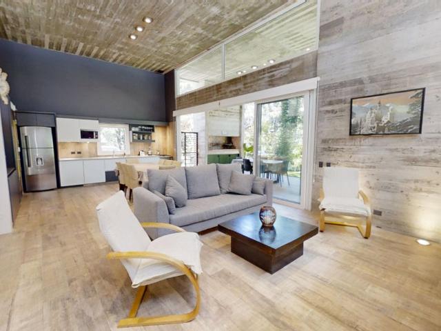 Venta de espectacular Casa 4 ambientes en Costa del Este