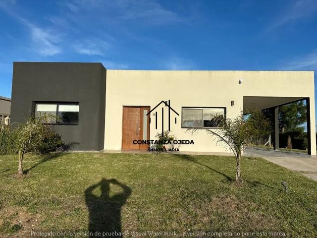 Venta de espectacular Casa 4 ambientes en Costa Esmeralda