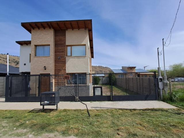 Venta de espectacular Casa 4 ambientes en Esquel