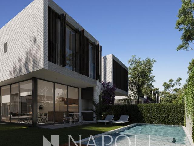 Venta de espectacular Casa 4 ambientes en Esteban Echeverría