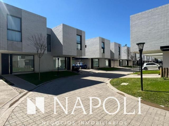 Venta de espectacular Casa 4 ambientes en Esteban Echeverría Canning