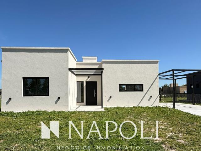 Venta de espectacular Casa 4 ambientes en Esteban Echeverría Canning