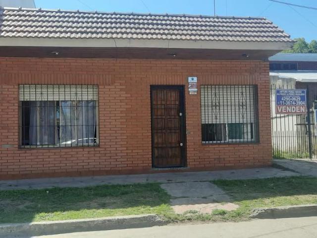 Venta de espectacular Casa 4 ambientes en Esteban Echeverría El Jagüel