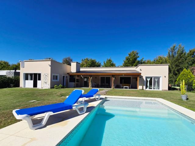 Venta de espectacular Casa 4 ambientes en Exaltación de la Cruz