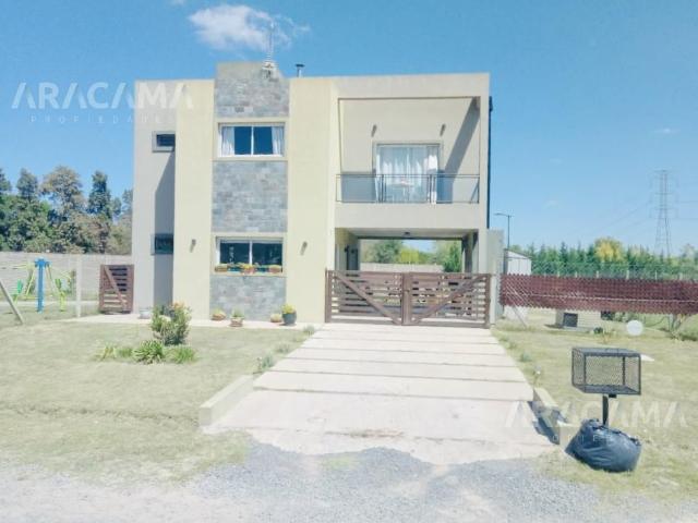 Venta de espectacular Casa 4 ambientes en Ezeiza