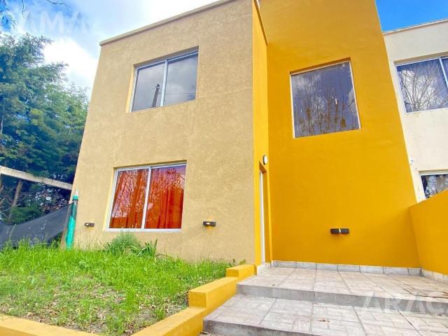 Venta de espectacular Casa 4 ambientes en Ezeiza