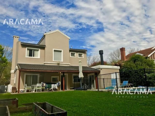 Venta de espectacular Casa 4 ambientes en Ezeiza