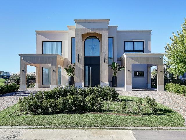 Venta de espectacular Casa 4 ambientes en Ezeiza Canning
