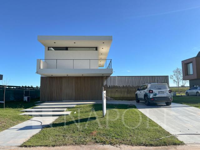 Venta de espectacular Casa 4 ambientes en Ezeiza Canning