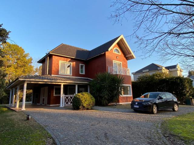 Venta de espectacular Casa 4 ambientes en Ezeiza Solar del Bosque