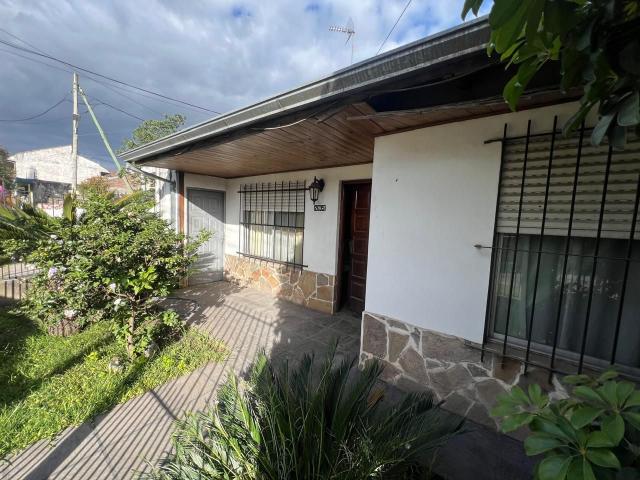 Venta de espectacular Casa 4 ambientes en Florencio Varela Bosques