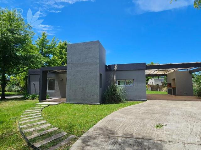 Venta de espectacular Casa 4 ambientes en General Rodríguez
