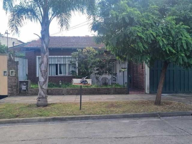Venta de espectacular Casa 4 ambientes en Ituzaingó