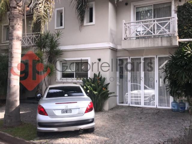 Venta de espectacular Casa 4 ambientes en Ituzaingó