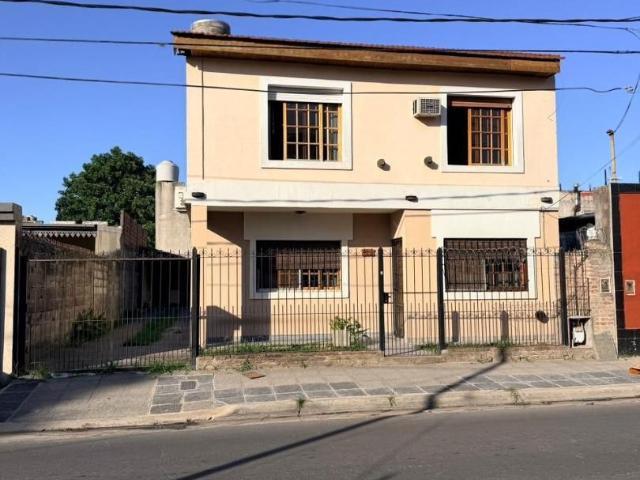 Venta de espectacular Casa 4 ambientes en Ituzaingó