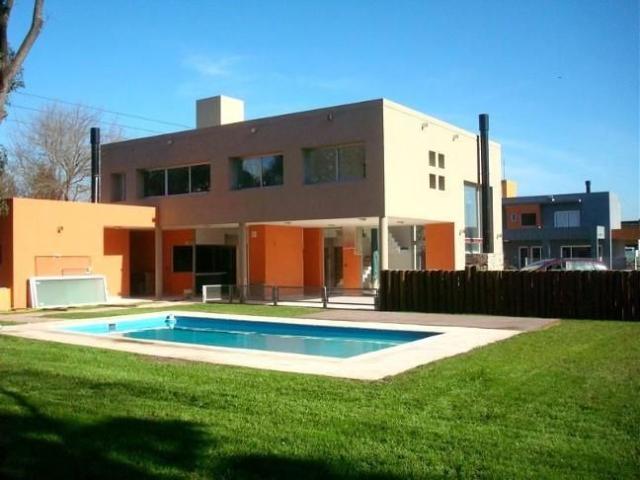 Venta de espectacular Casa 4 ambientes en Ituzaingó