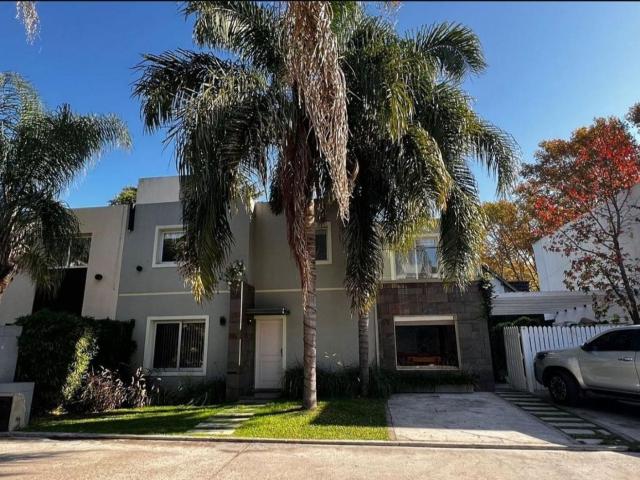 Venta de espectacular Casa 4 ambientes en Ituzaingó