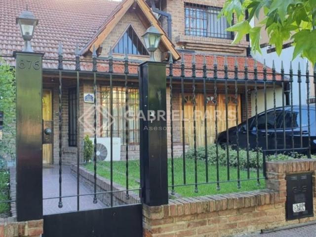 Venta de espectacular Casa 4 ambientes en Ituzaingó