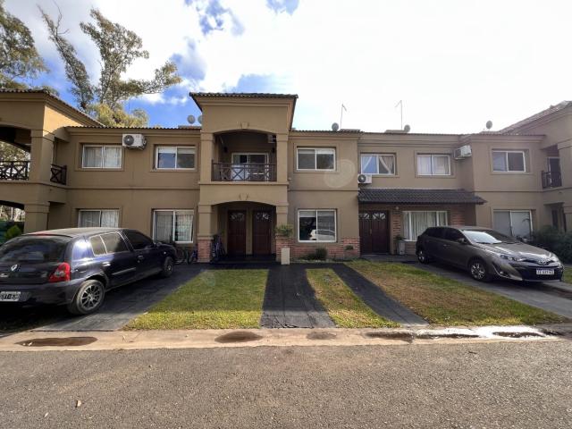 Venta de espectacular Casa 4 ambientes en Ituzaingó