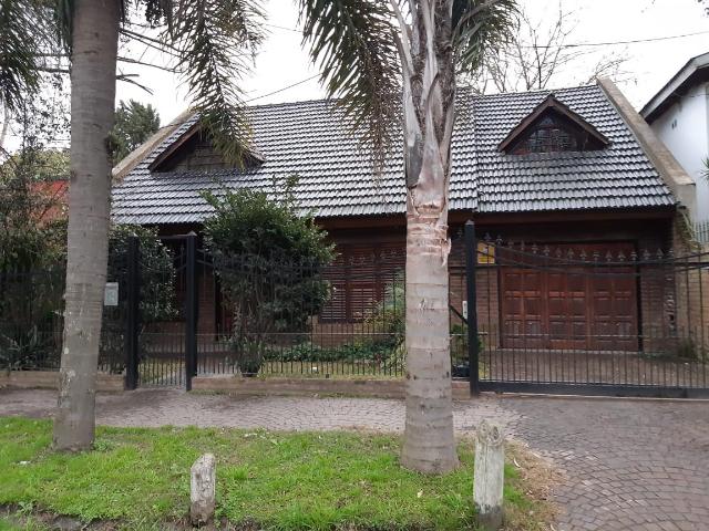 Venta de espectacular Casa 4 ambientes en Ituzaingó