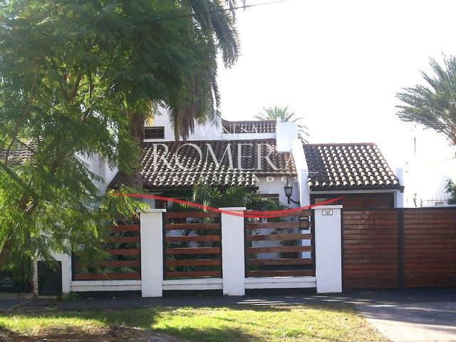 Venta de espectacular Casa 4 ambientes en Ituzaingó