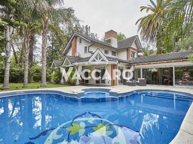 Venta de espectacular Casa 4 ambientes en Ituzaingó