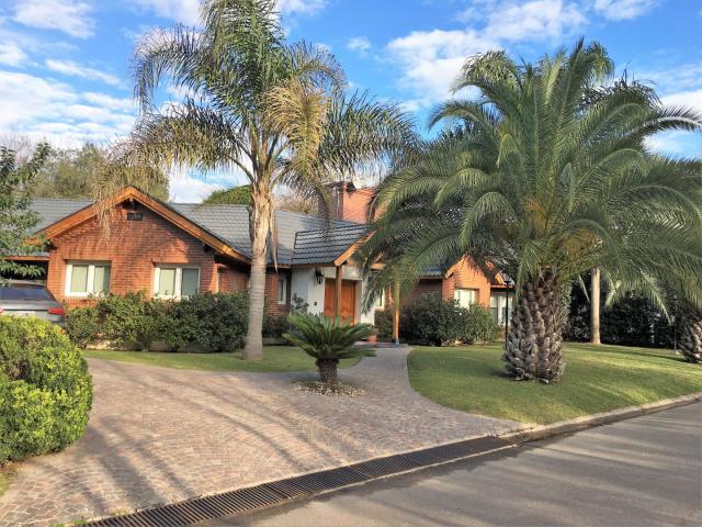 Venta de espectacular Casa 4 ambientes en Ituzaingó