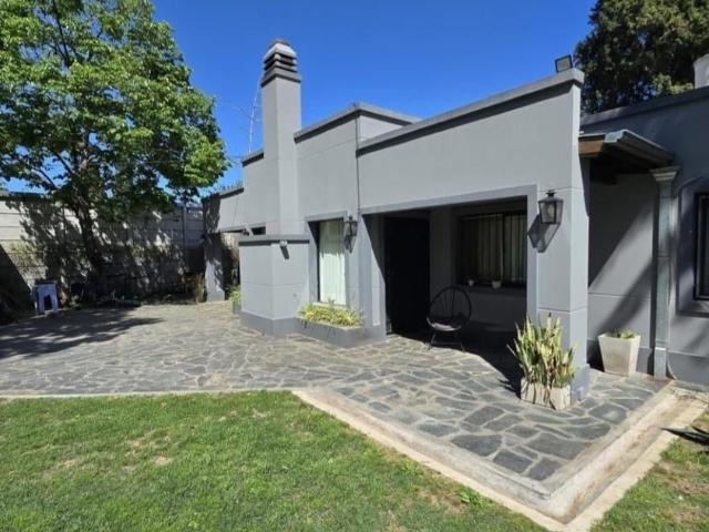 Venta de espectacular Casa 4 ambientes en Ituzaingó Parque Leloir