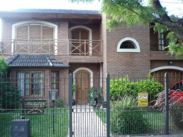 Venta de espectacular Casa 4 ambientes en Ituzaingó Parque Leloir