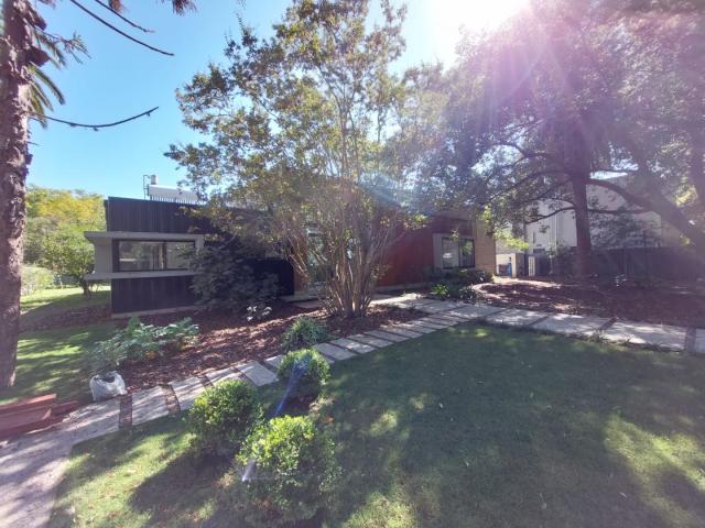 Venta de espectacular Casa 4 ambientes en Ituzaingó Parque Leloir
