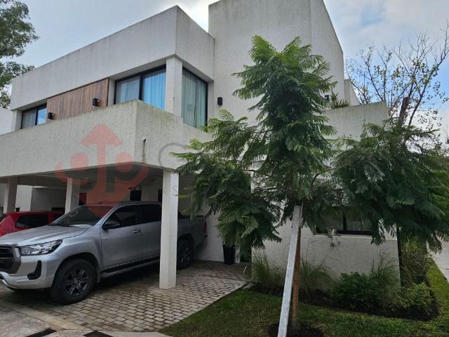 Venta de espectacular Casa 4 ambientes en Ituzaingó Parque Leloir