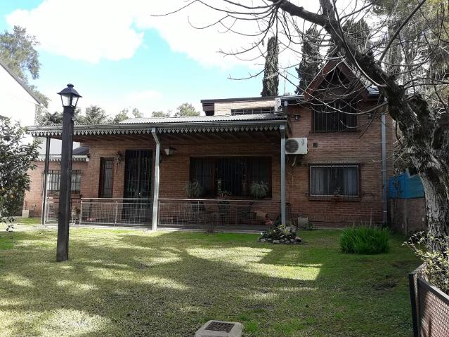 Venta de espectacular Casa 4 ambientes en Ituzaingó Parque Leloir