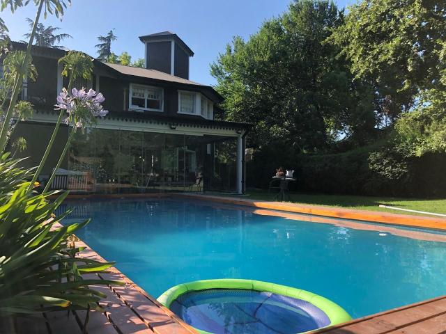 Venta de espectacular Casa 4 ambientes en Ituzaingó Parque Leloir