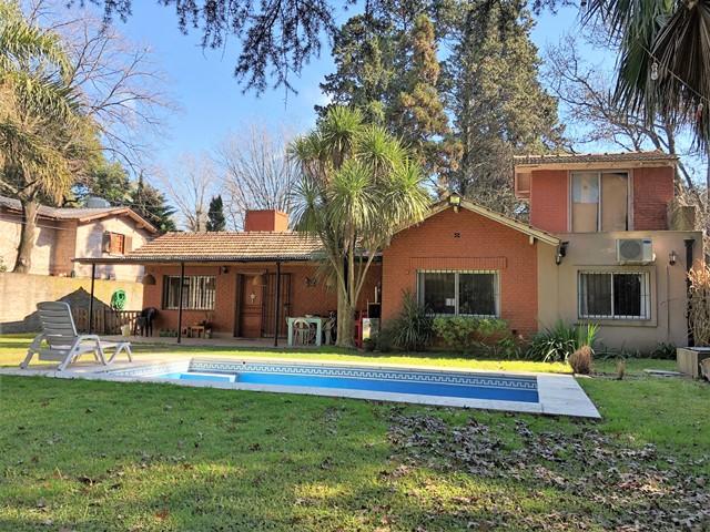 Venta de espectacular Casa 4 ambientes en Ituzaingó Parque Leloir