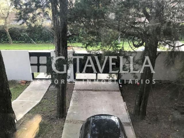 Venta de espectacular Casa 4 ambientes en Ituzaingó Parque Leloir