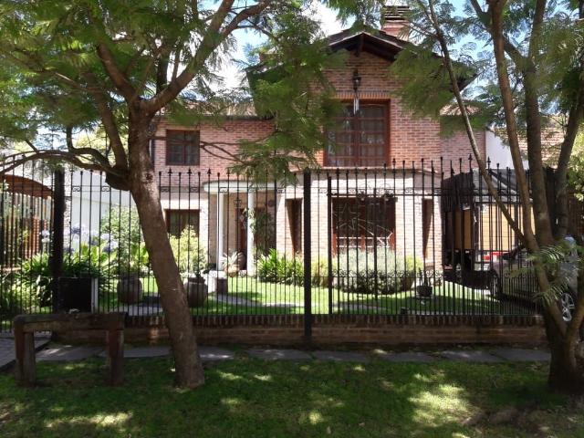 Venta de espectacular Casa 4 ambientes en Ituzaingó Parque Leloir
