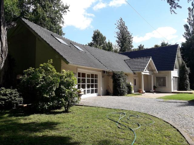 Venta de espectacular Casa 4 ambientes en Ituzaingó Parque Leloir