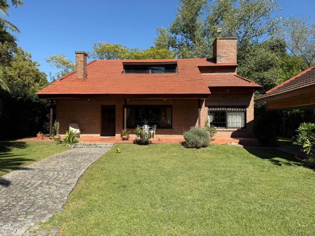Venta de espectacular Casa 4 ambientes en Ituzaingó Parque Leloir