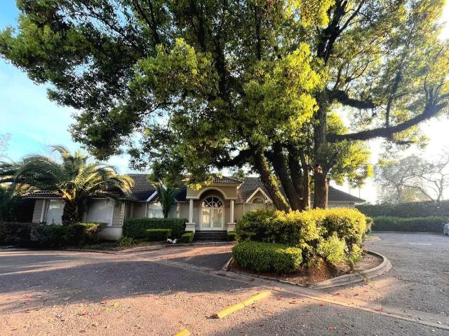 Venta de espectacular Casa 4 ambientes en Ituzaingó Parque Leloir