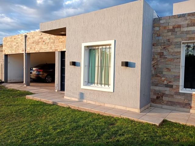 Venta de espectacular Casa 4 ambientes en Juana Koslay