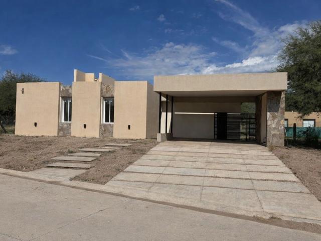 Venta de espectacular Casa 4 ambientes en Juana Koslay