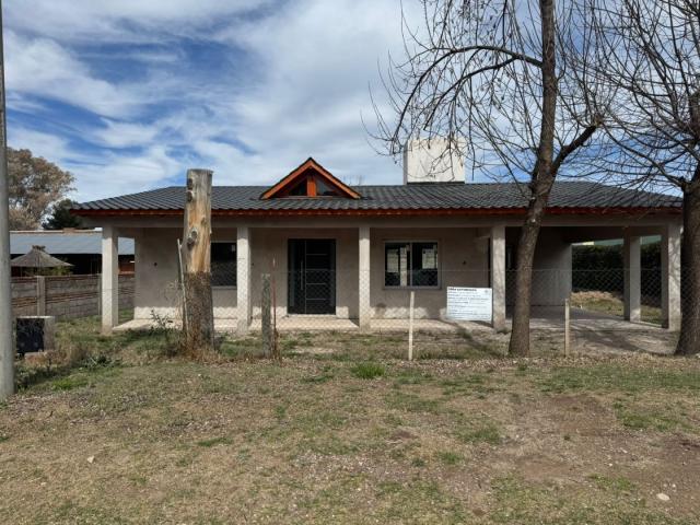 Venta de espectacular Casa 4 ambientes en Juana Koslay